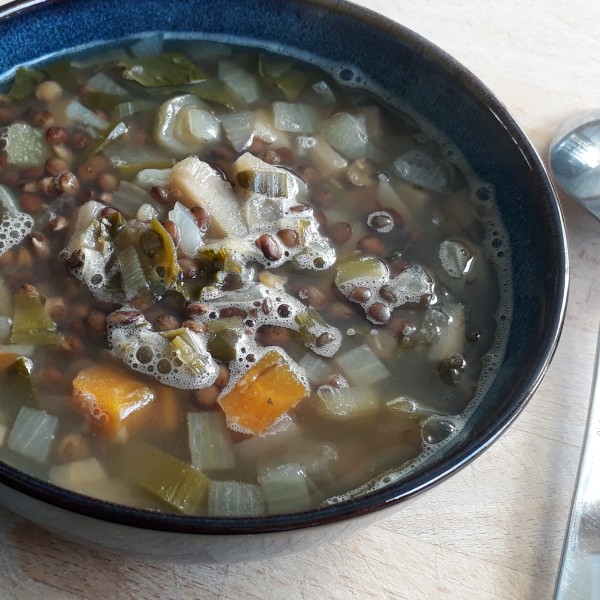Grønkålssuppe med linser