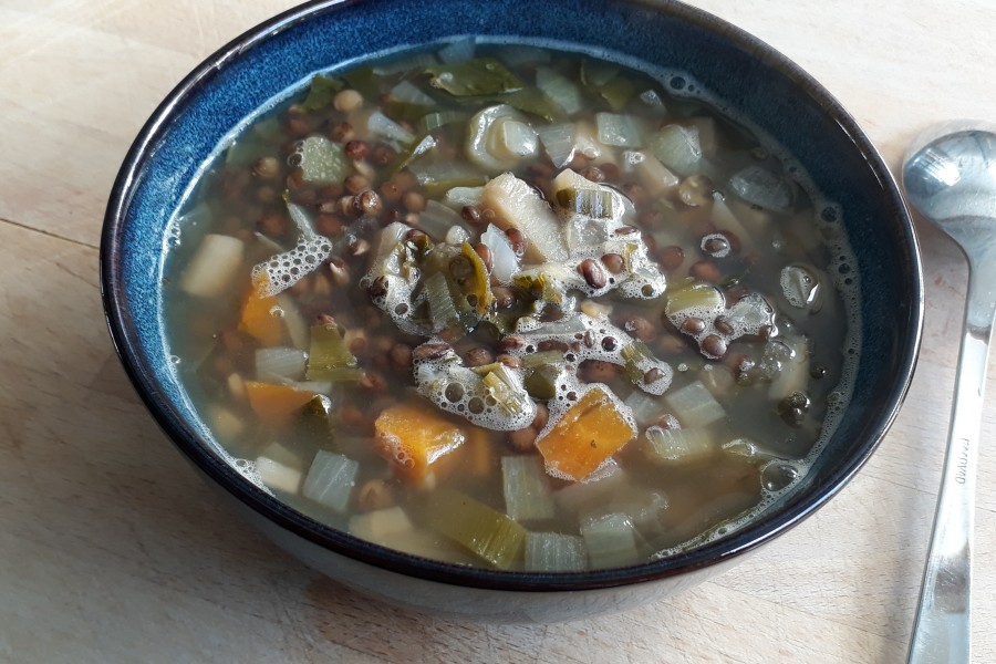 Grønkålssuppe med linser
